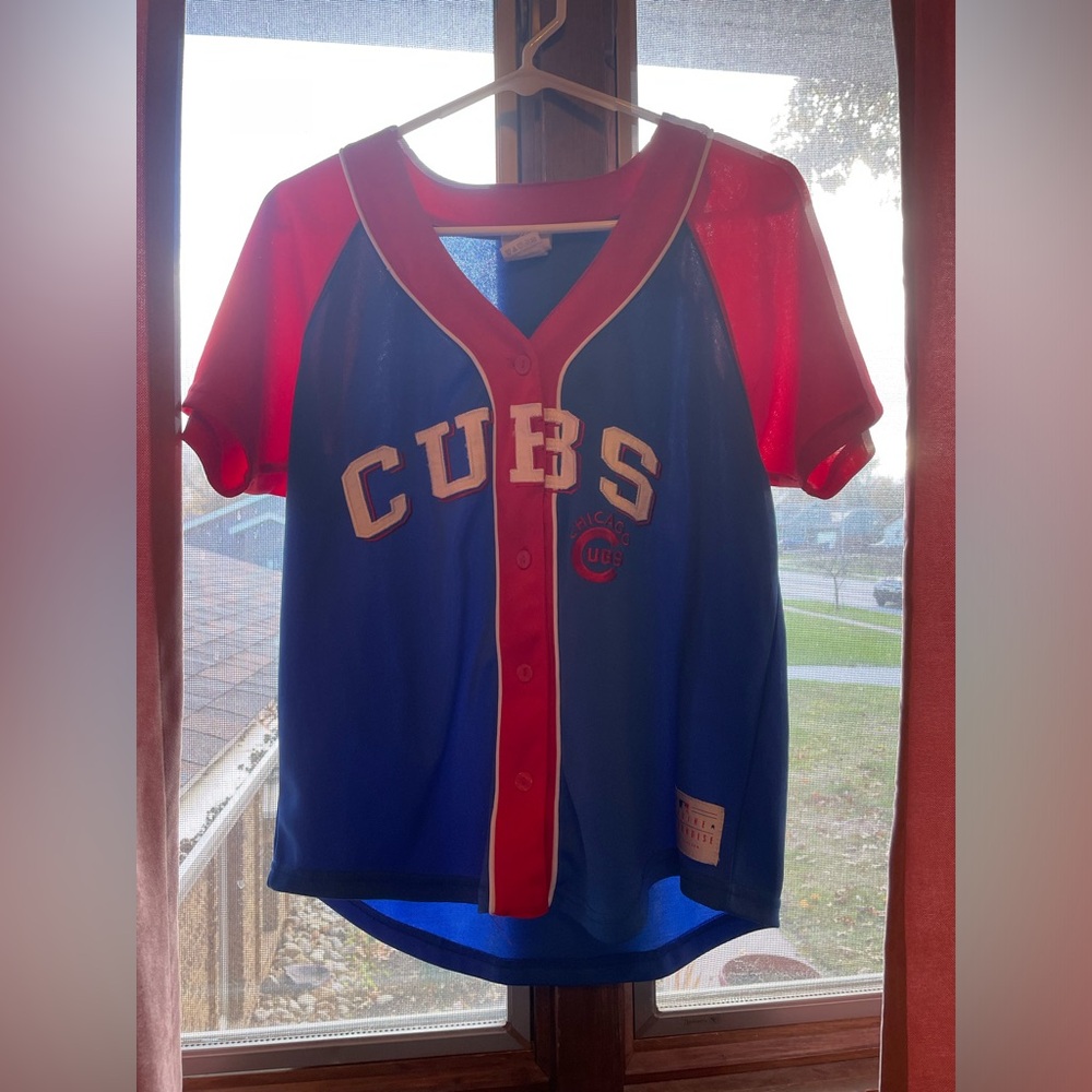 Women’s size medium authentic cubs jersey, vintage